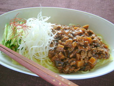 炸醤麺（ジャージャー麺）