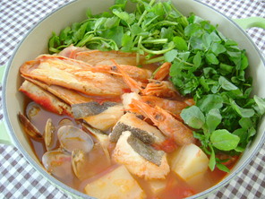 海鮮と香り野菜のトマト鍋