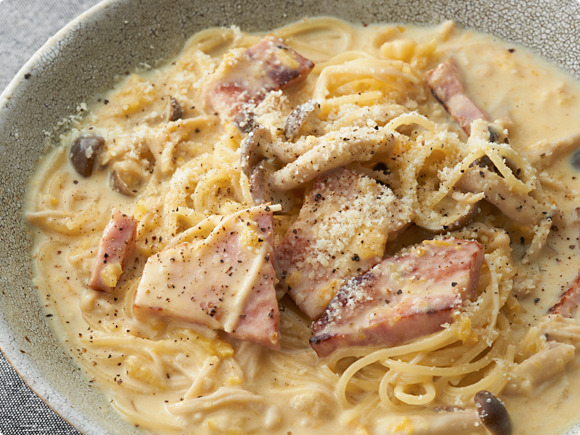 さつまいもとベーコンのカルボナーラ