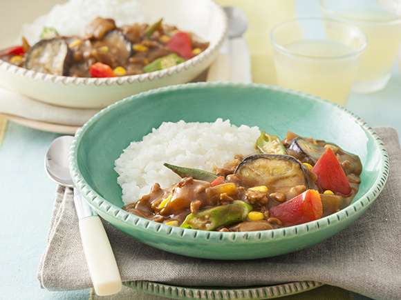 夏野菜とひき肉のアップルカレー