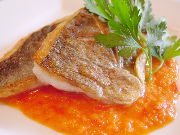 いさきのソテー　～パプリカソース～