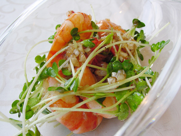 えびと貝割れ菜のカクテルサラダ