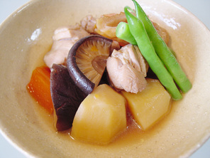 鶏肉とシンシア（じゃがいも）の含め煮