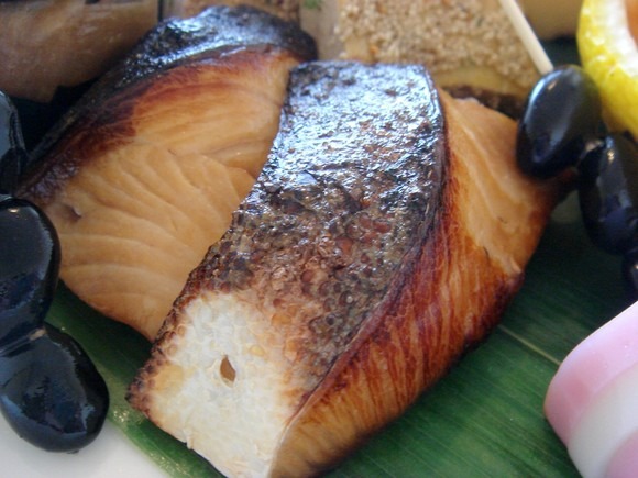 Yellowtail broiled with soy sauce