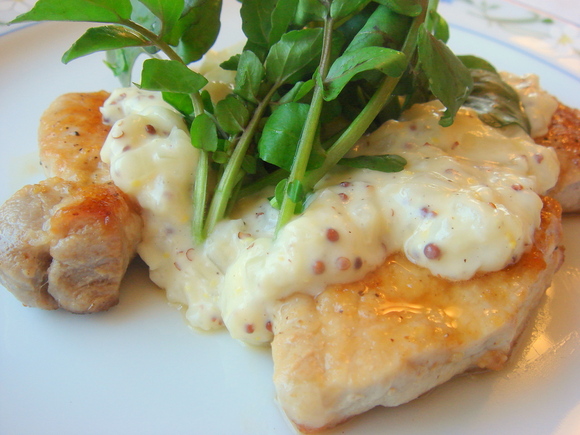 豚肉のマスタードクリームのせ