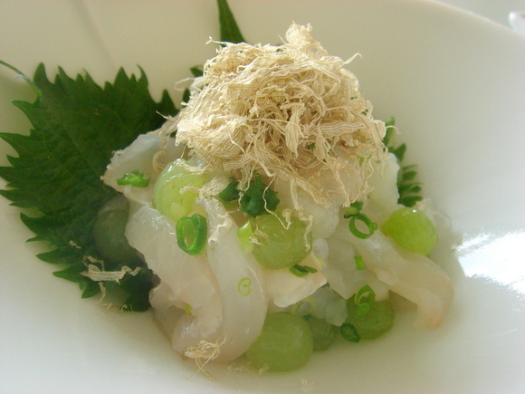 白身魚とぶどうの昆布和え