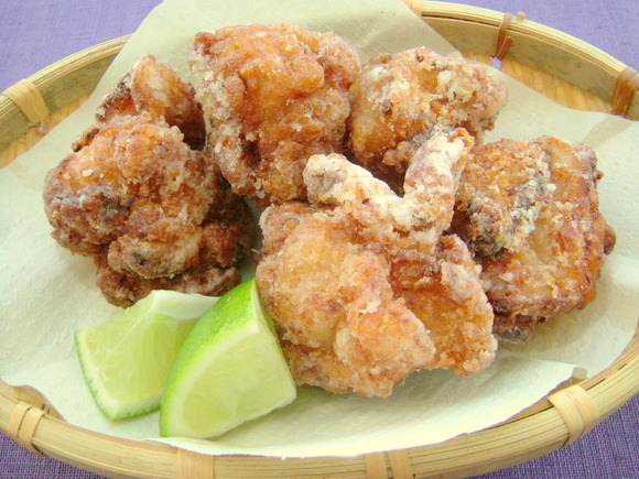 Fried chicken seasoned with soy sauce and sake