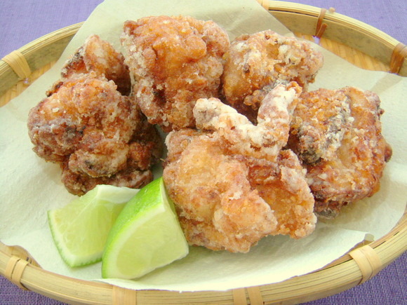 Fried chicken seasoned with soy sauce and sake