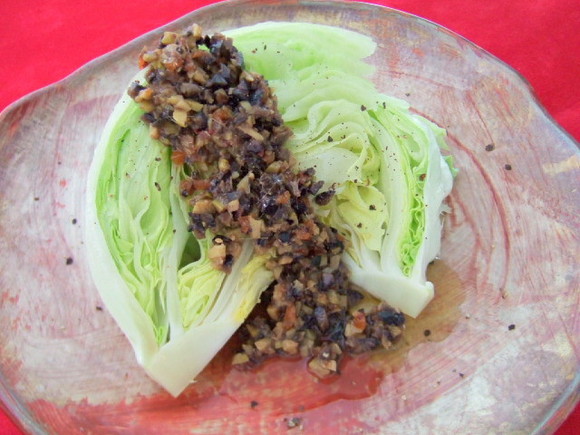 まるごとレタスのサラダ　オリーブのソース