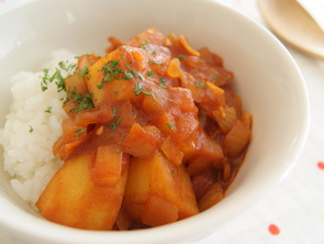 シンシア（じゃがいも）のトマトカレー