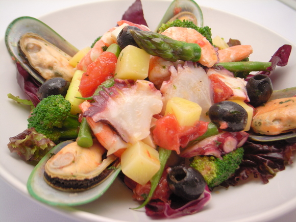 地中海風具だくさんサラダ