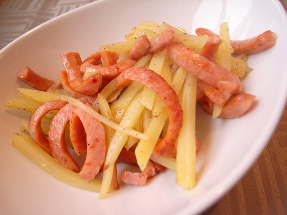 シンシア(じゃがいも)とチョリソーのペペロンチーノ炒め