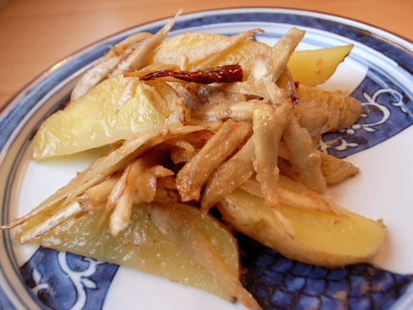 シンシア（じゃがいも）とごぼうの味噌炒め