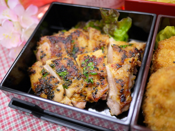 鶏もも肉のごま味噌焼き