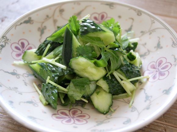 きゅうりと三つ葉のアジアンサラダ