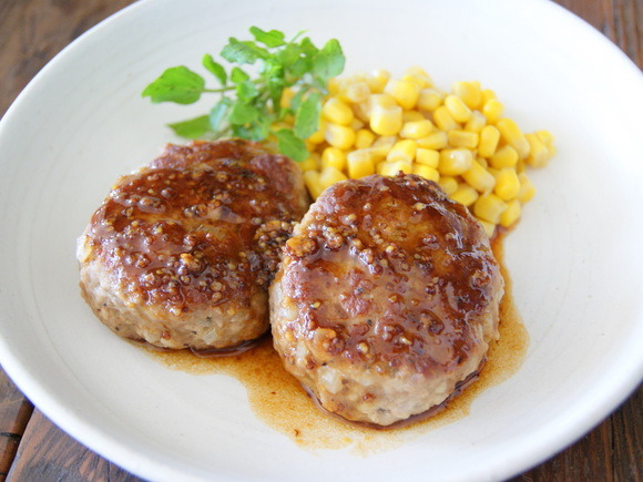 Hamburg steak with honey and mustard sauce