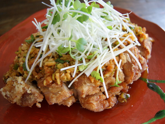 食べるラー油の油淋鶏（ユーリンチー）