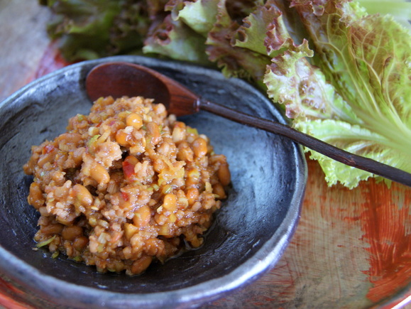 納豆肉味噌の葉っぱ包み