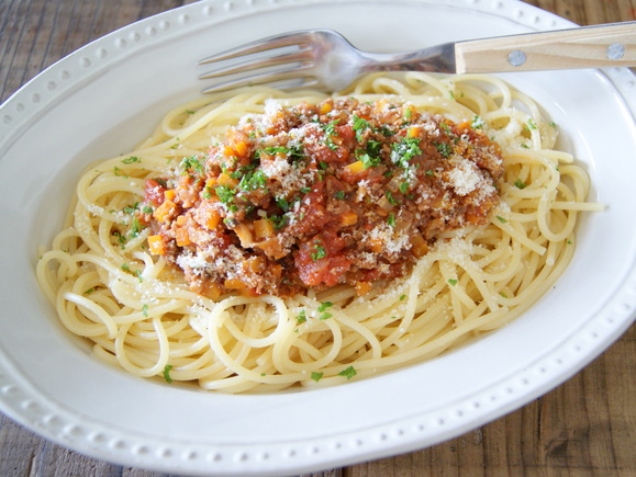 たっぷりワインのミートソースパスタ