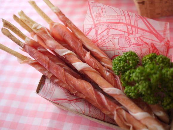 グリッシーニの生ハム巻き