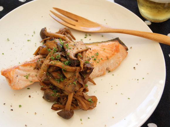 鮭のきのこバターソース